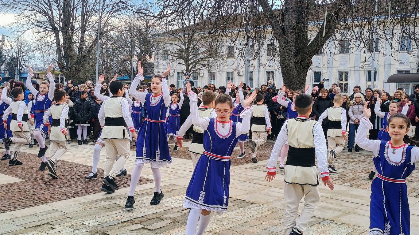 Честване на 3 март в Мездра